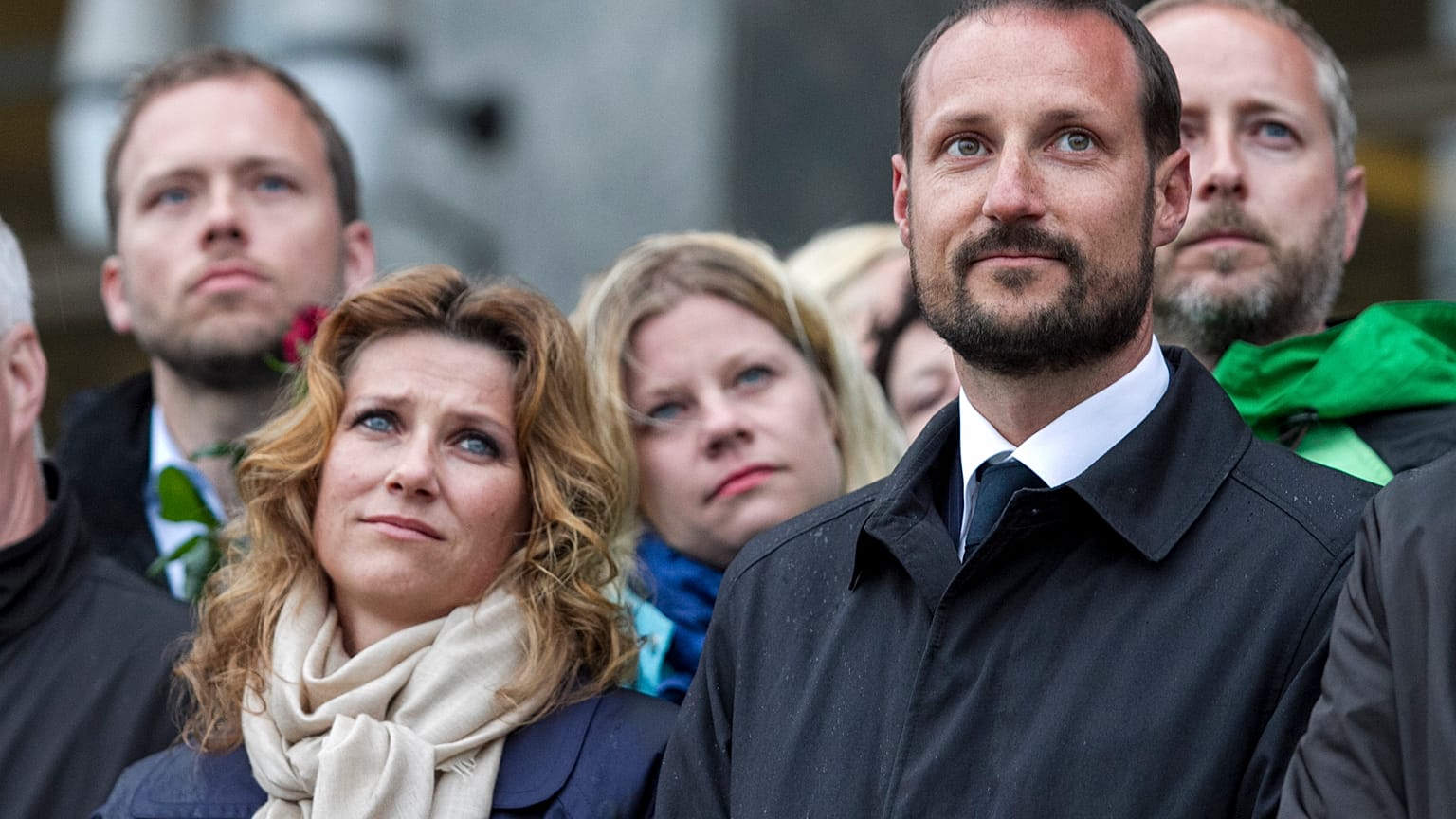 Haakon und seine Märtha Louise bei einer Gedenkveranstaltung in Oslo