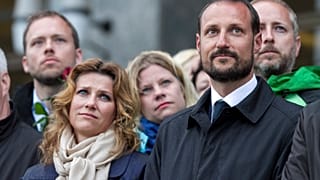 Haakon und seine Märtha Louise bei einer Gedenkveranstaltung in Oslo