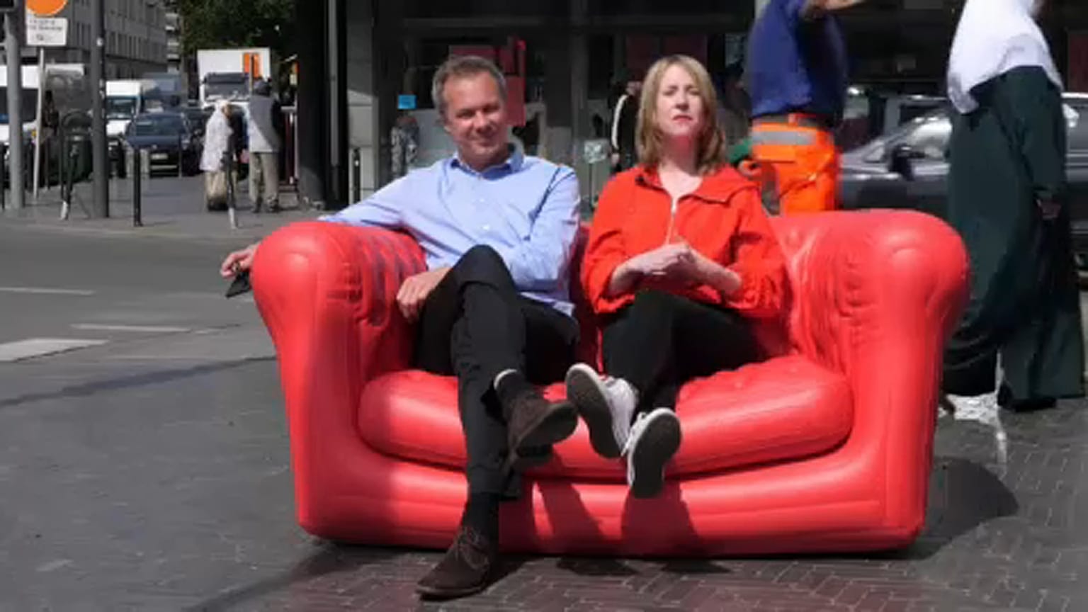 Road Trip: il sofà rosso chiude il suo tour a Bruxelles