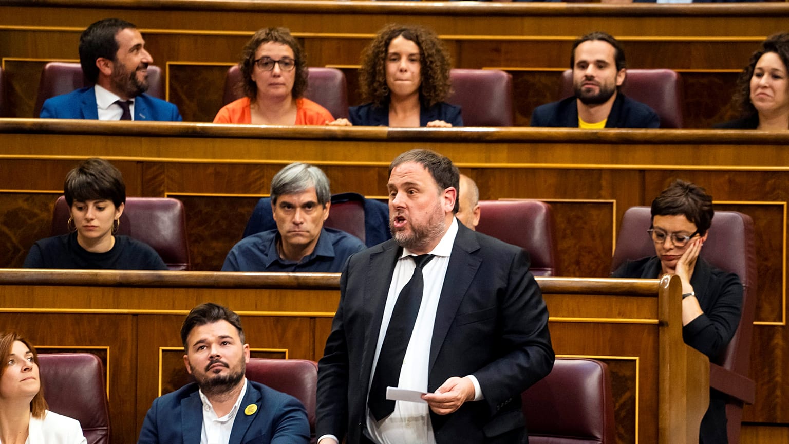 La mesa del Congreso suspende a los diputados presos