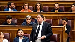 La mesa del Congreso suspende a los diputados presos
