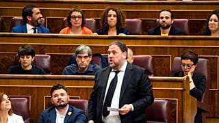 La mesa del Congreso suspende a los diputados presos