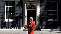 Brexit, Theresa May annuncia tra le lacrime le sue dimissioni per il 7 giugno 
