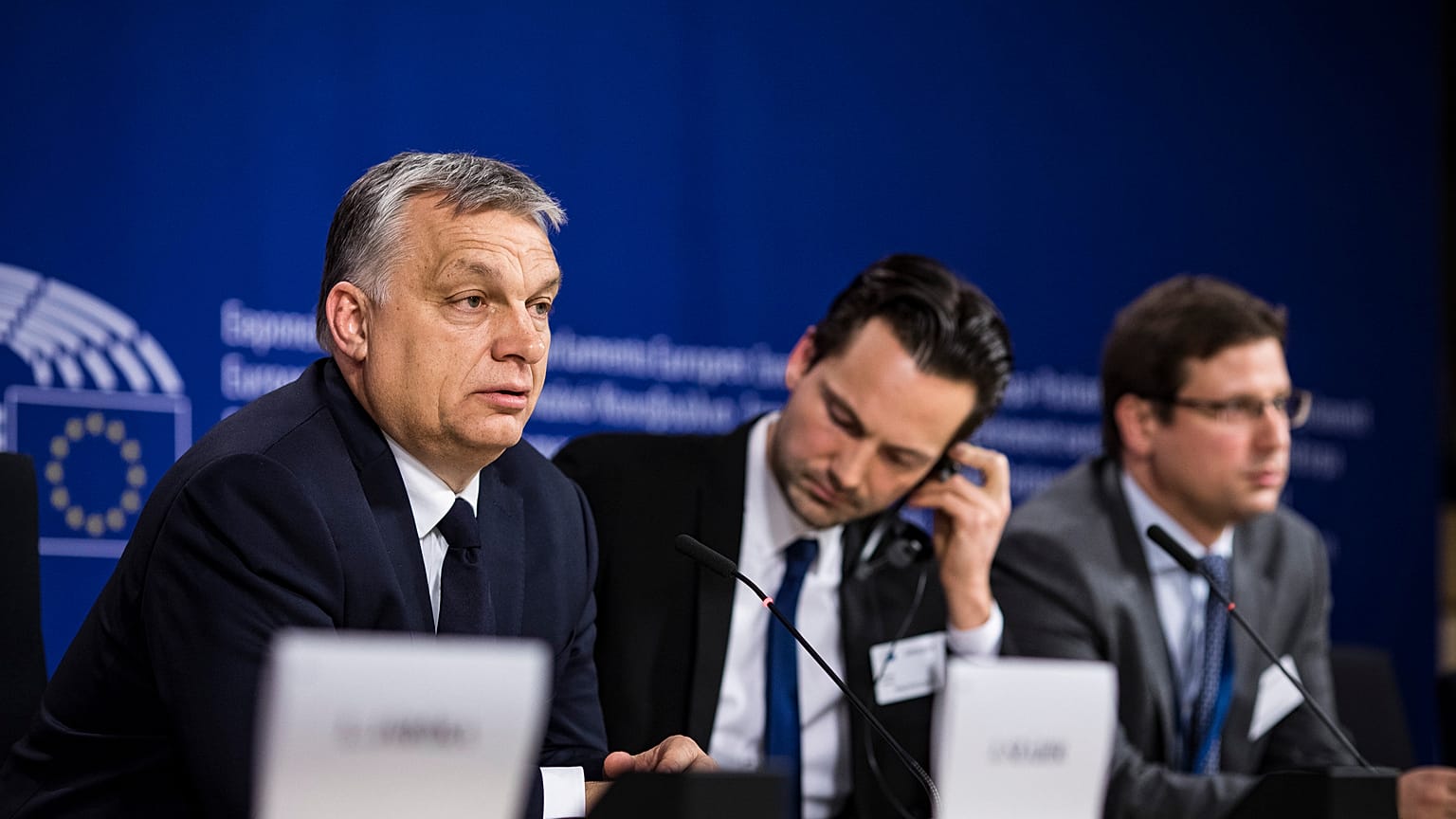 Orbán Viktor a Néppárt politikai közgyűlése után az Európai Parlamentben