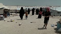 صورة للفنلنديات بمخيم الحول