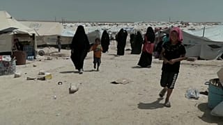صورة للفنلنديات بمخيم الحول