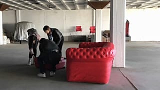 Las mejores escenas del sofá rojo europeo (II)