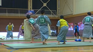Japonya'da yastık savaşı: Yataktan kalkar kalkmaz kavgaya tutuştular
