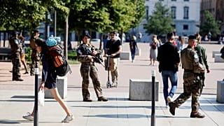 Ανθρωποκυνηγητό για τον δράστη της επίθεσης στη Λυών