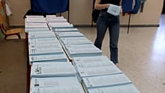Σε εξέλιξη οι εκλογές - Χωρίς προβλήματα η διαδικασία