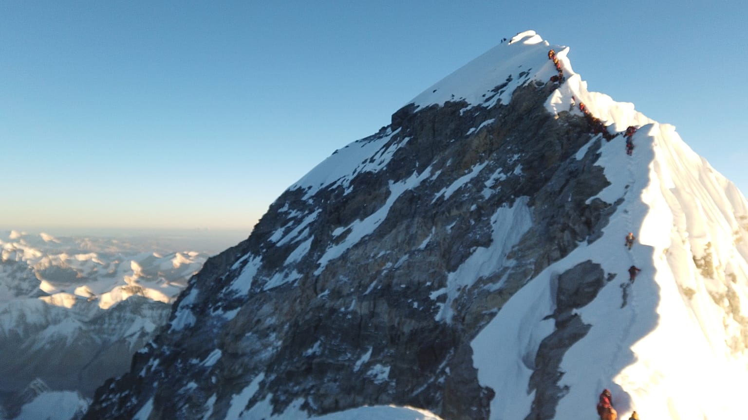Climbers on Everest on May 22
