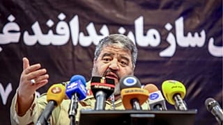 راهکار یک فرمانده نظامی: ایرانی‌ها دلارهای خود را در خیابان آتش بزنند