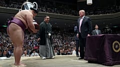 Trump Japánban: burger ebédre, szusi vacsorára