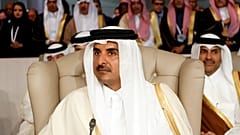 الشيخ تميم بن حمد آل ثاني خلال القمة العربية في تونس (أرشيف) 