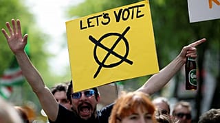 Diadalmas szélsőjobboldaliak, szociáldemokrata és néppárti győzelmek - eredménymutató országonként