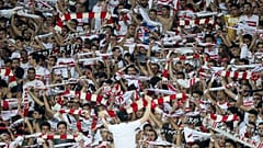 مشجعو نادي الزمالك في استاد برج العرب في الاسكندرية