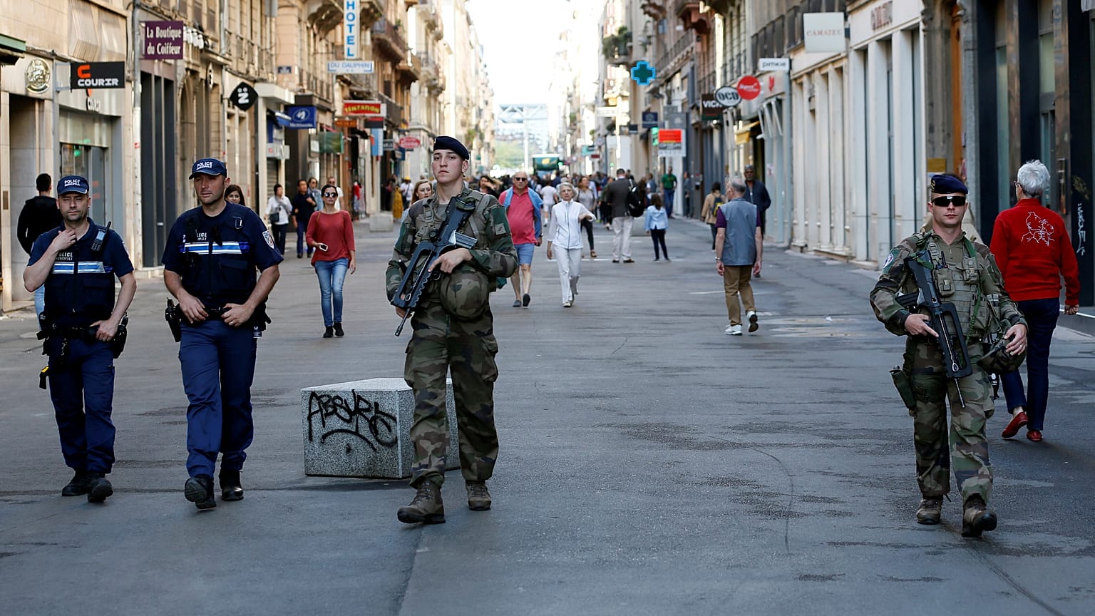 Συλλήψεις υπόπτων για την βόμβα στην Λυών