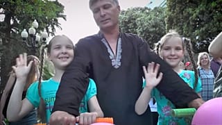 Double vision? 50 pairs of twins gather for parade in Crimea