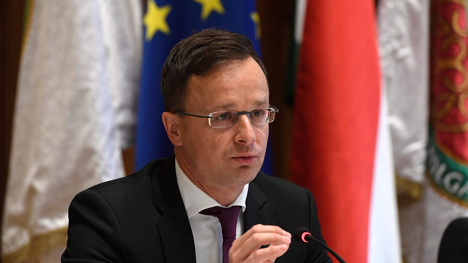 Szijjártó: Webert nem tudjuk támogatni, valaki más kell
