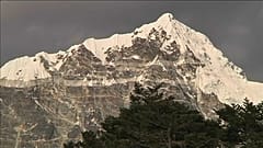 Ingorgo killer sulla cima dell'Everest. Otto vittime tra gli alpinisti nelle ultime settimane