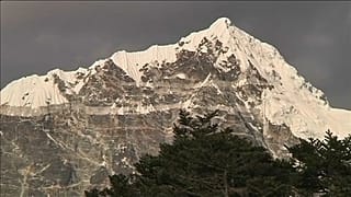 Los alarmantes 'números récord' del Everest