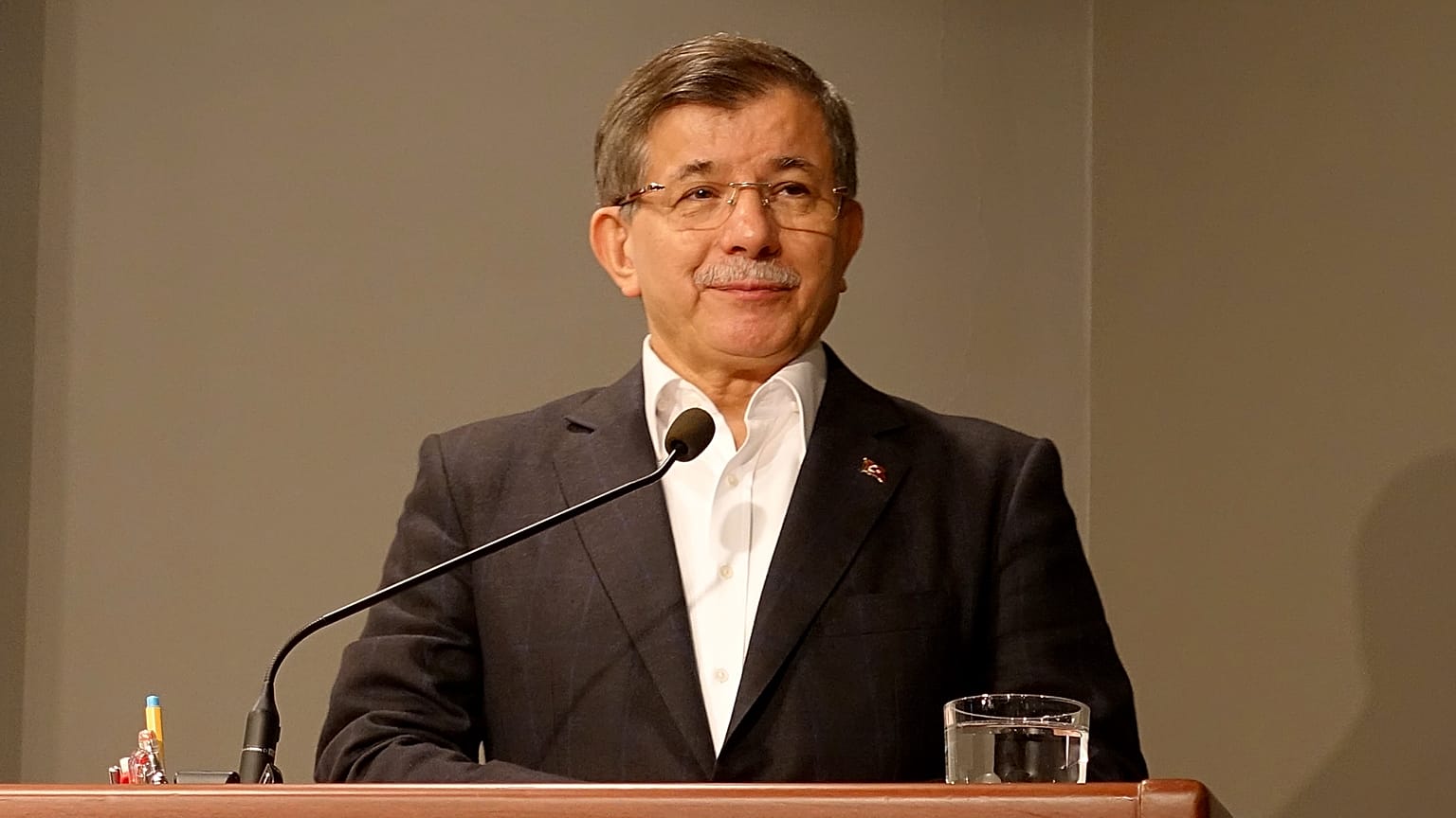 Davutoğlu, katıldığı iftar programında konuştu: Diyarbekir’e gelmek için bahaneye ihtiyacımız yoktur