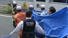 Homem esfaqueia crianças em paragem de autocarro
