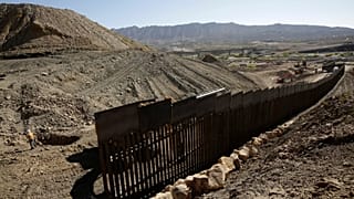 Le mur privé qui commence à être construit entre le Texas et le Mexique