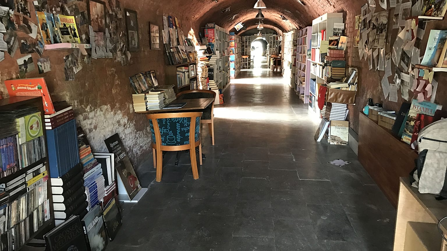 Çankaya'daki temizlik işçileri gezici kütüphane ve müzik grubu kurdu