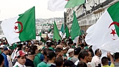متظاهرون جزائريون