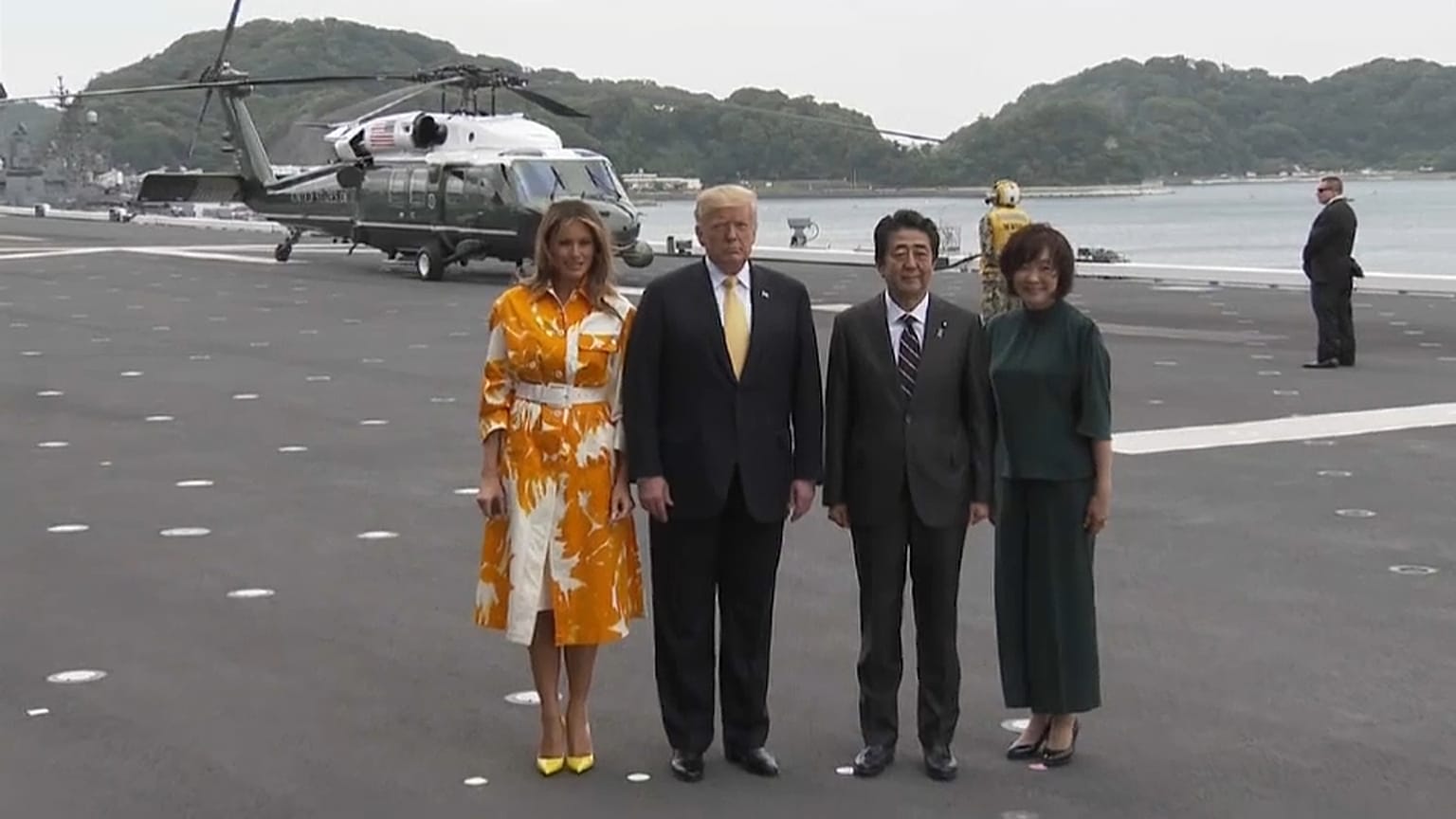 Muster und High Heels: Melanias exquisite Japan-Garderobe