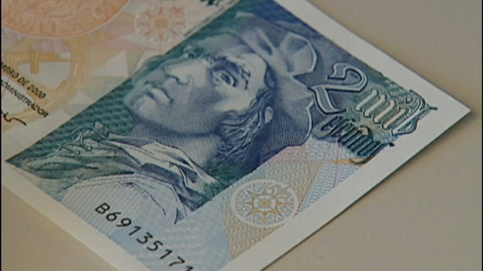 Milhões de escudos guardados em casa