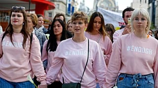 Fransa hükümetinden ücretsiz ped ve tampon uygulaması: 'Regl tabusunu yıkalım'