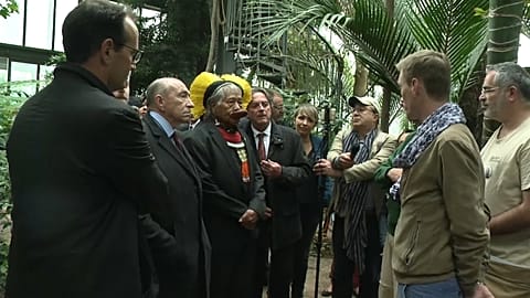 Indigenous chief Raoni welcomed in Lyon to defend the Amazonian forest