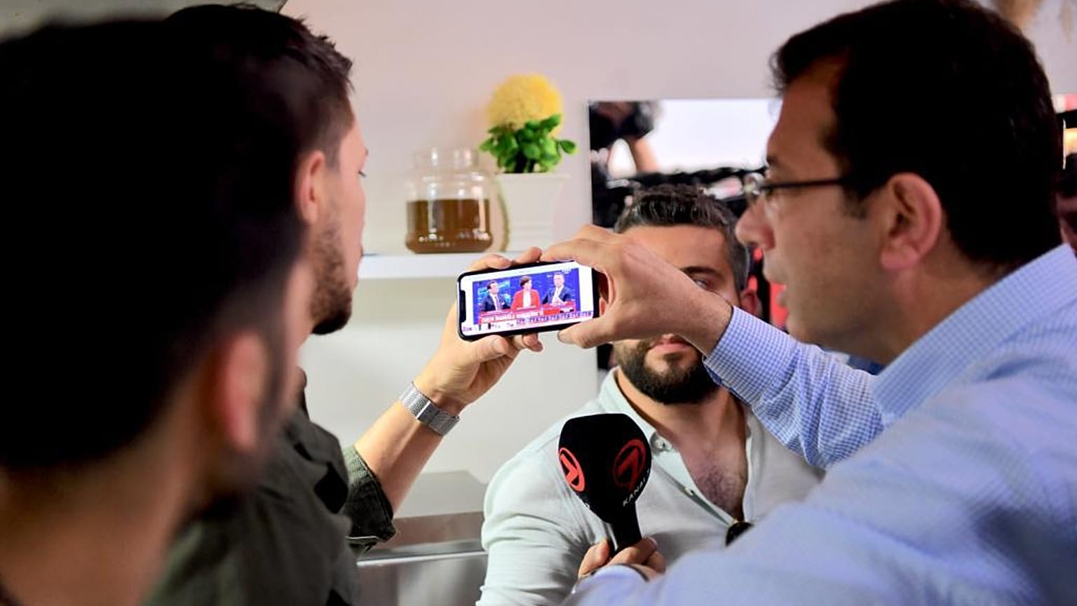 İmamoğlu ile esnaf arasında 'teröre destek' tartışması 