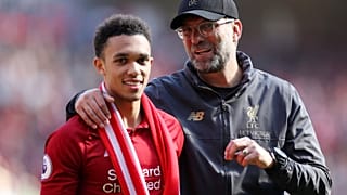 Liverpool e Tottenham medem forças este sábado