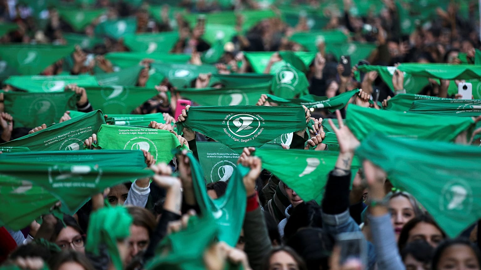 Una marea verde recorre Argentina para reclamar una nueva ley del aborto