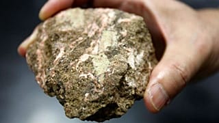 احتمال استفادۀ چین از عناصر خاکی کمیاب برای مقابله با جنگ تجاری آمریکا