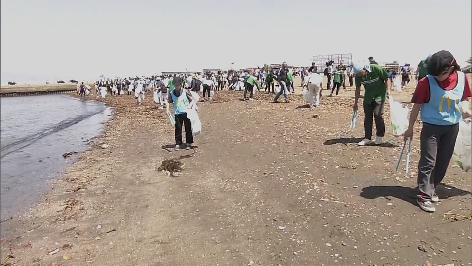 Japan beach clean-up aims to reduce plastic in our oceans
