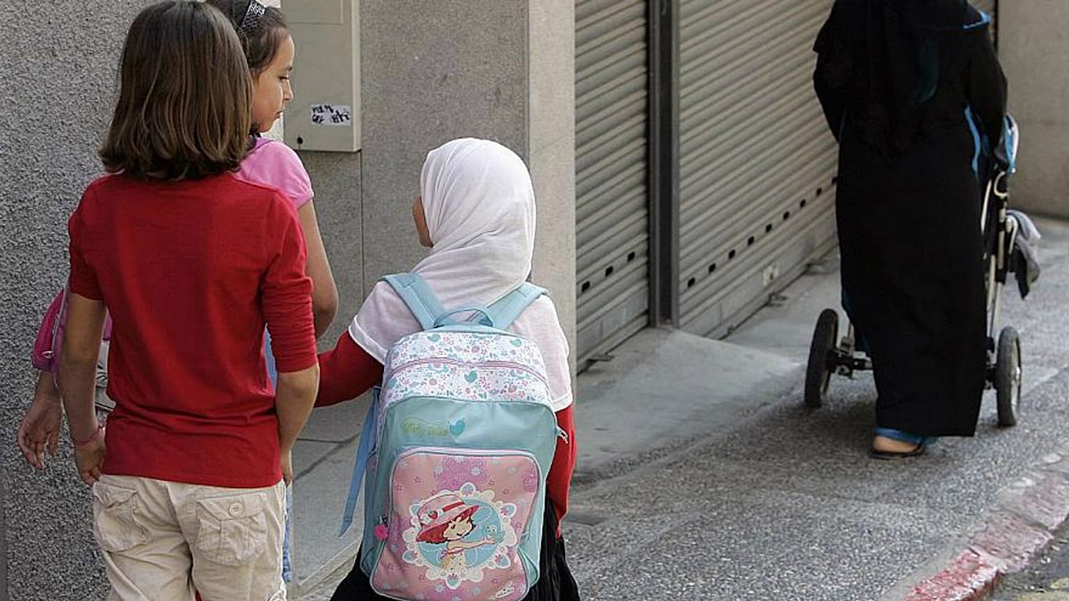 İsveç'te bir belediye 13 yaş altı öğrencilere başörtüsünü yasakladı
