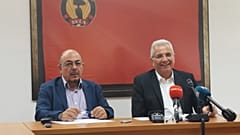 Ο ΓΓ του ΑΚΕΛ Άντρος Κυπριανού και ο ευρωβουλευτής Νιαζί Κιζίλγιουρεκ 