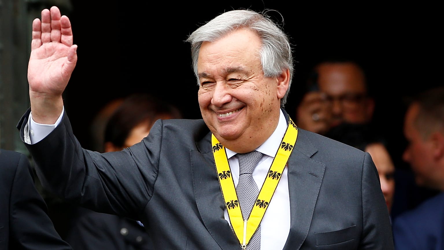 Guterres galardoado com prémio Carlos Magno