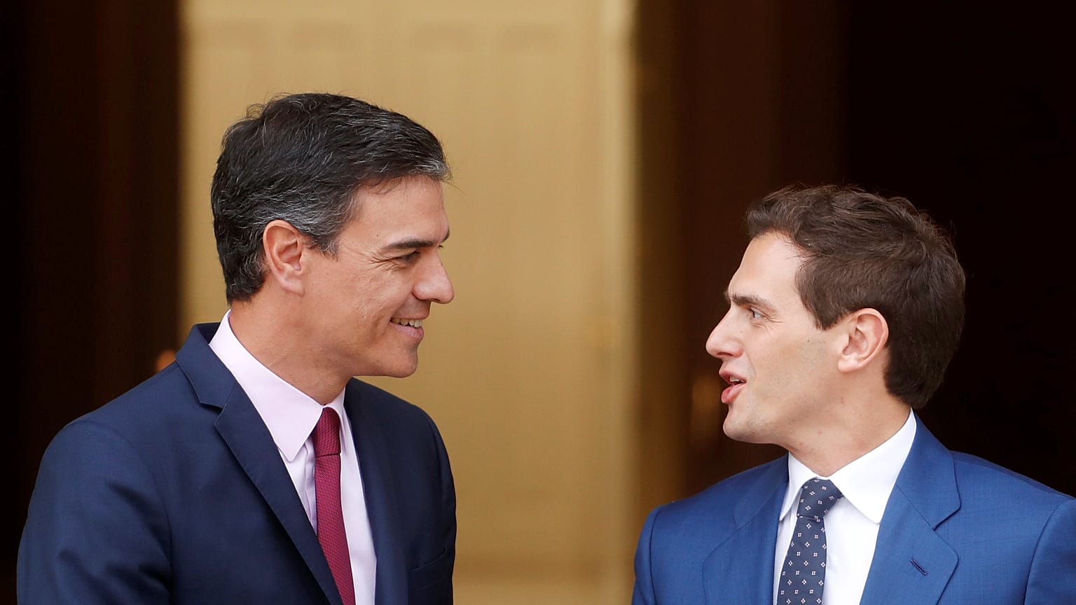 Ciudadanos veta tripartitos con Vox y se deja desear por el PSOE