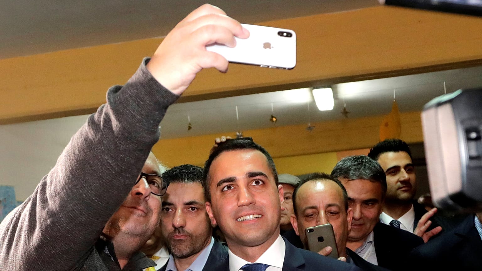 Bizalmat szavaztak az olasz kormányzó Öt Csillag Mozgalom elnökének