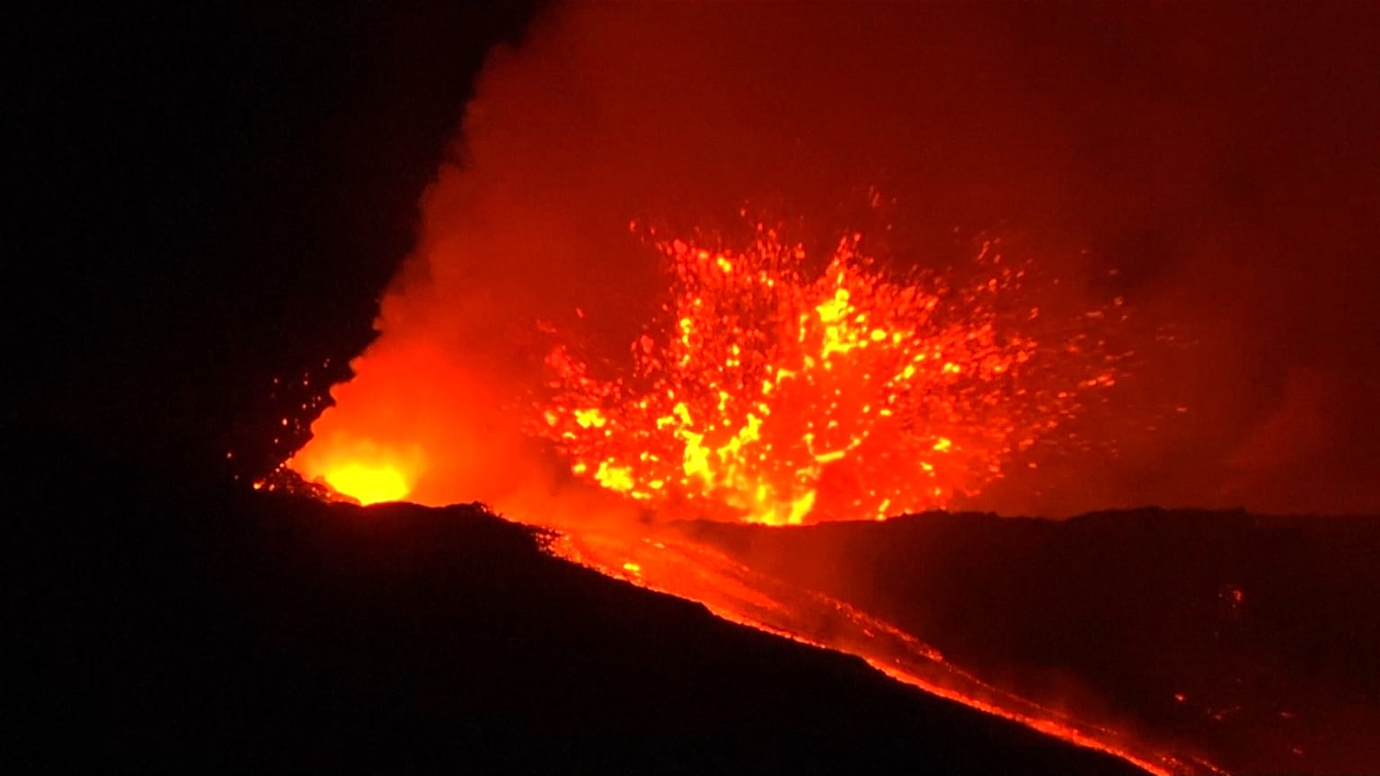 Nuova potente eruzione dell'Etna
