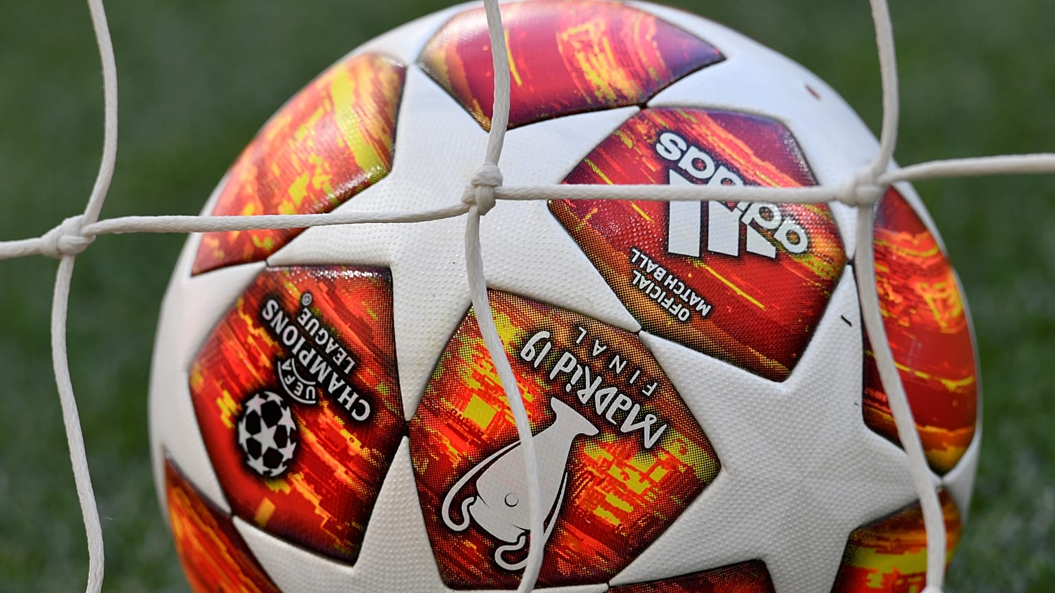 Champions League: Αντίστροφη μέτρηση για τον βρετανικό «εμφύλιο»
