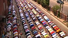 Muslim prayers spill over into street on the last Friday of Ramadan 