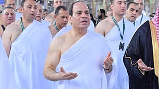 الرئيس المصري عبد الفتاح السيسي خلال تأديته مناسك العمرة