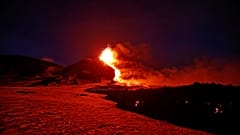 Video | Avrupa'nın en aktif volkanı Etna Yanardağı yeniden faaliyete geçti