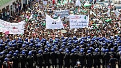 من مظاهرة طلابية في الجزائر في نهاية الشهر الماضي 